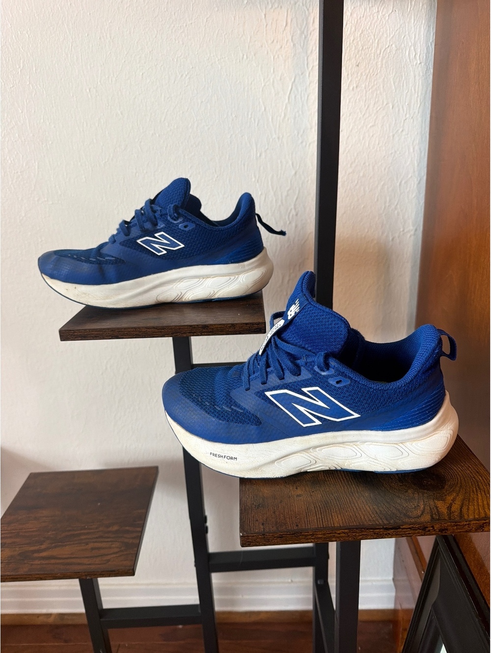 New Balance Fresh Foam 625 Athletic Shoes in Blue, Size 5
